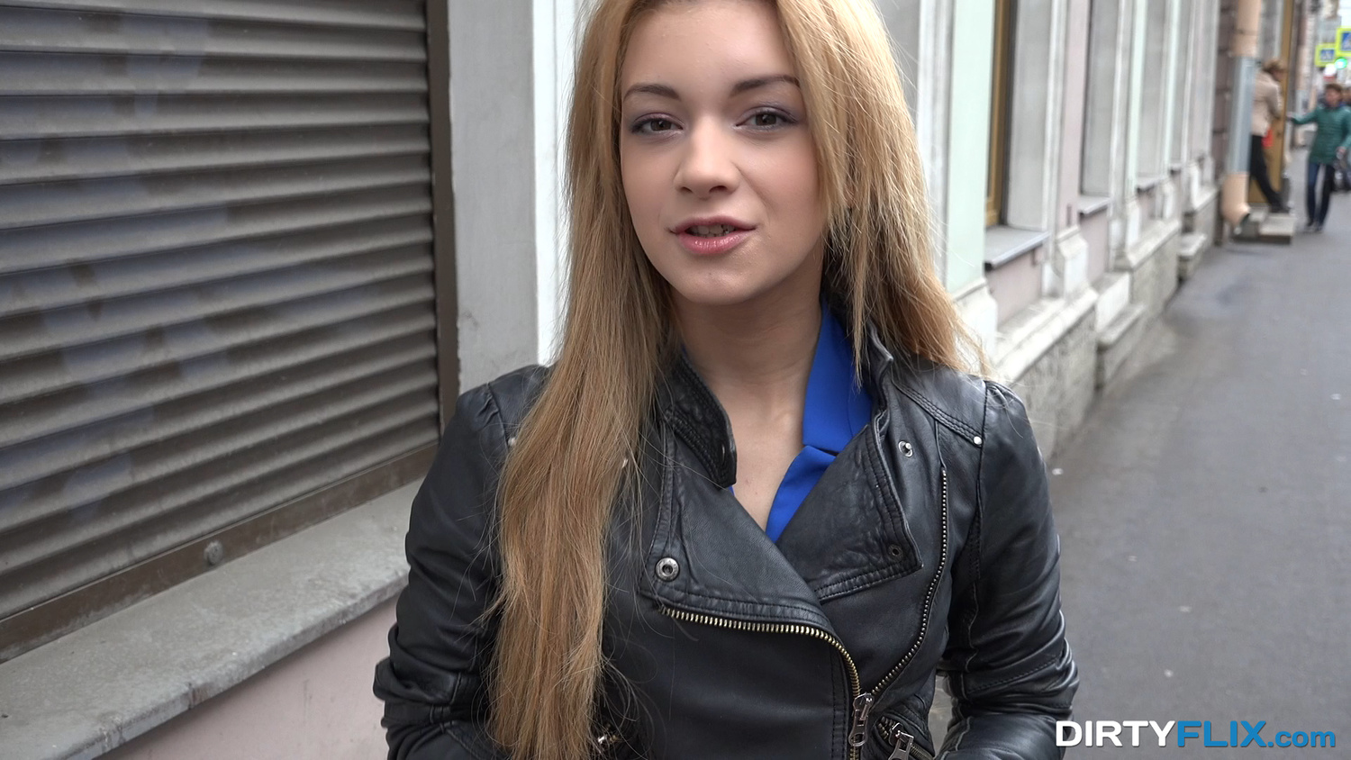 Lad Picks Up Cutie In The Street For A Special Audition