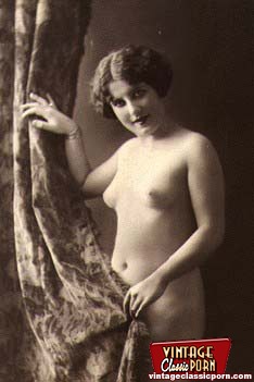 Nearly Naked Vintage Horny Chicks Posing In The Twenties  
