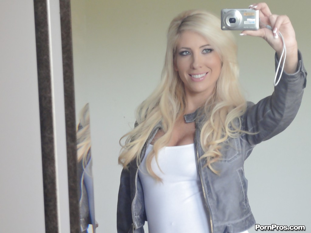 Platinum blonde beauty Tasha Reign taking selfies