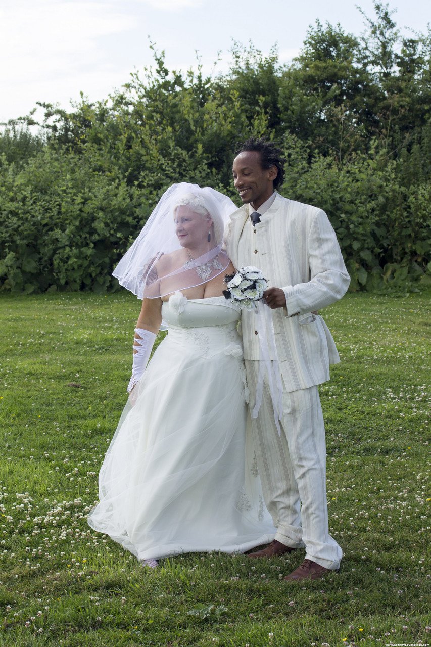 Mature bride Lacey Starr blows off her black groom after the