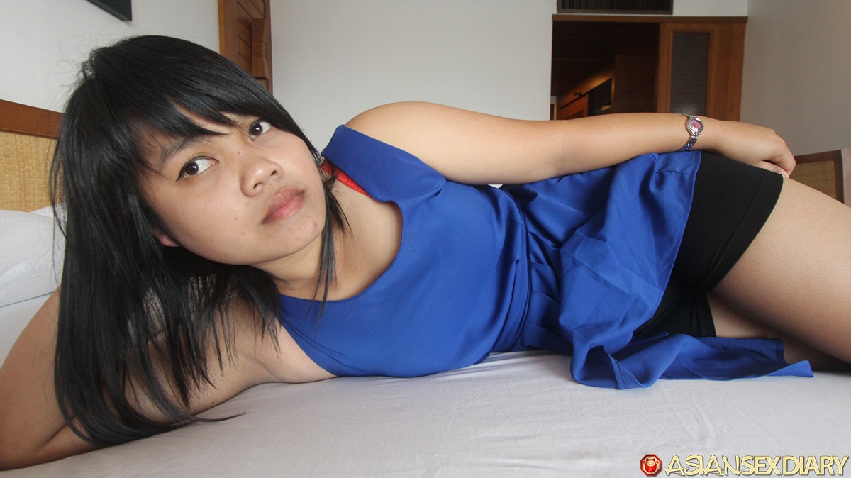 Chubby Thai babe Brandy strips & loses her virginity at the casting  