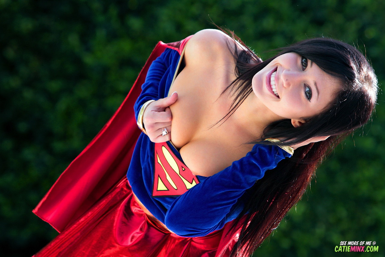Brunette cosplay girl Catie Minx strips Superman costume by the pool  