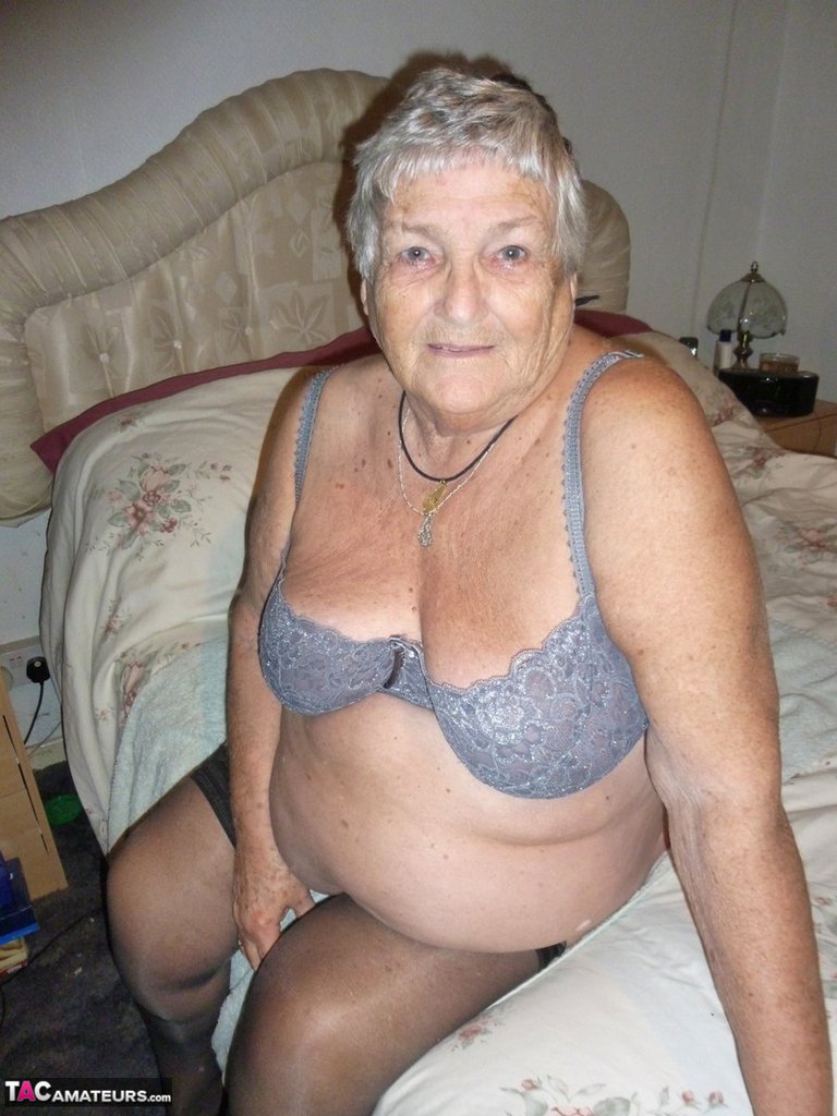 Fat lady Grandma Libby shaves her pussy and underarms