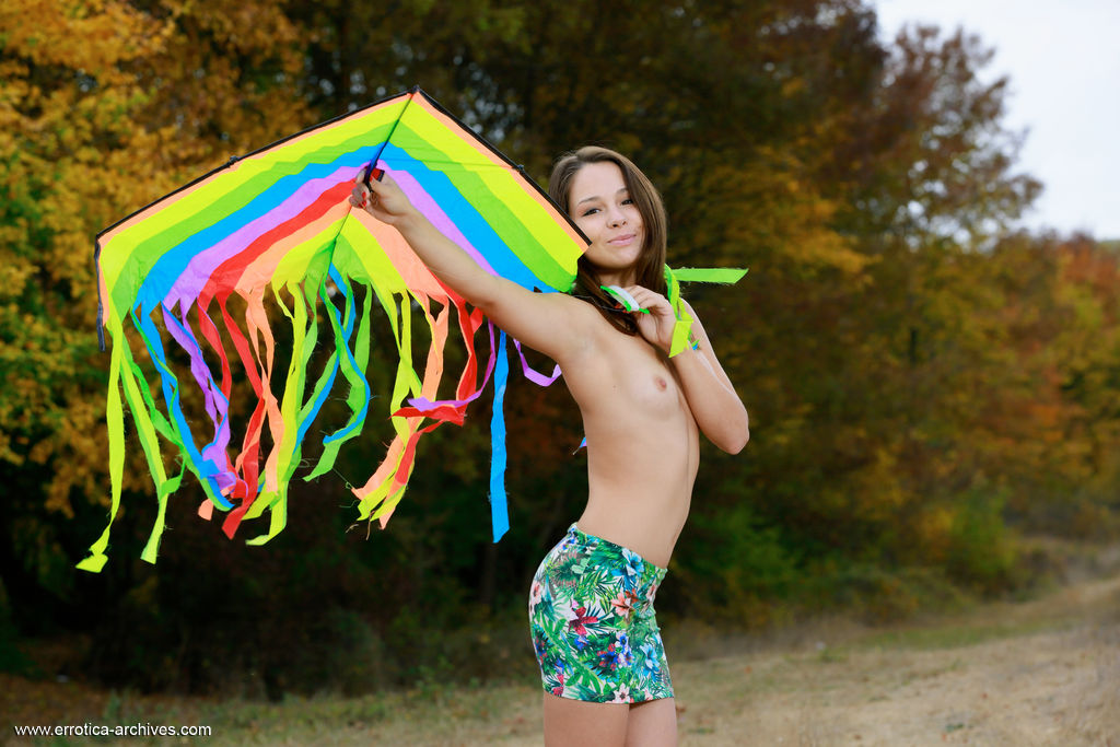 Young beauty Emmy gets totally naked after flying a kite in a field