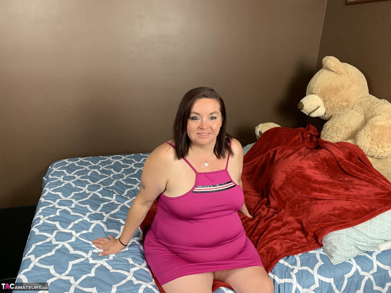 Mature BBW Sexy NE BBW spreads her pussy on a bed after showing her big ass