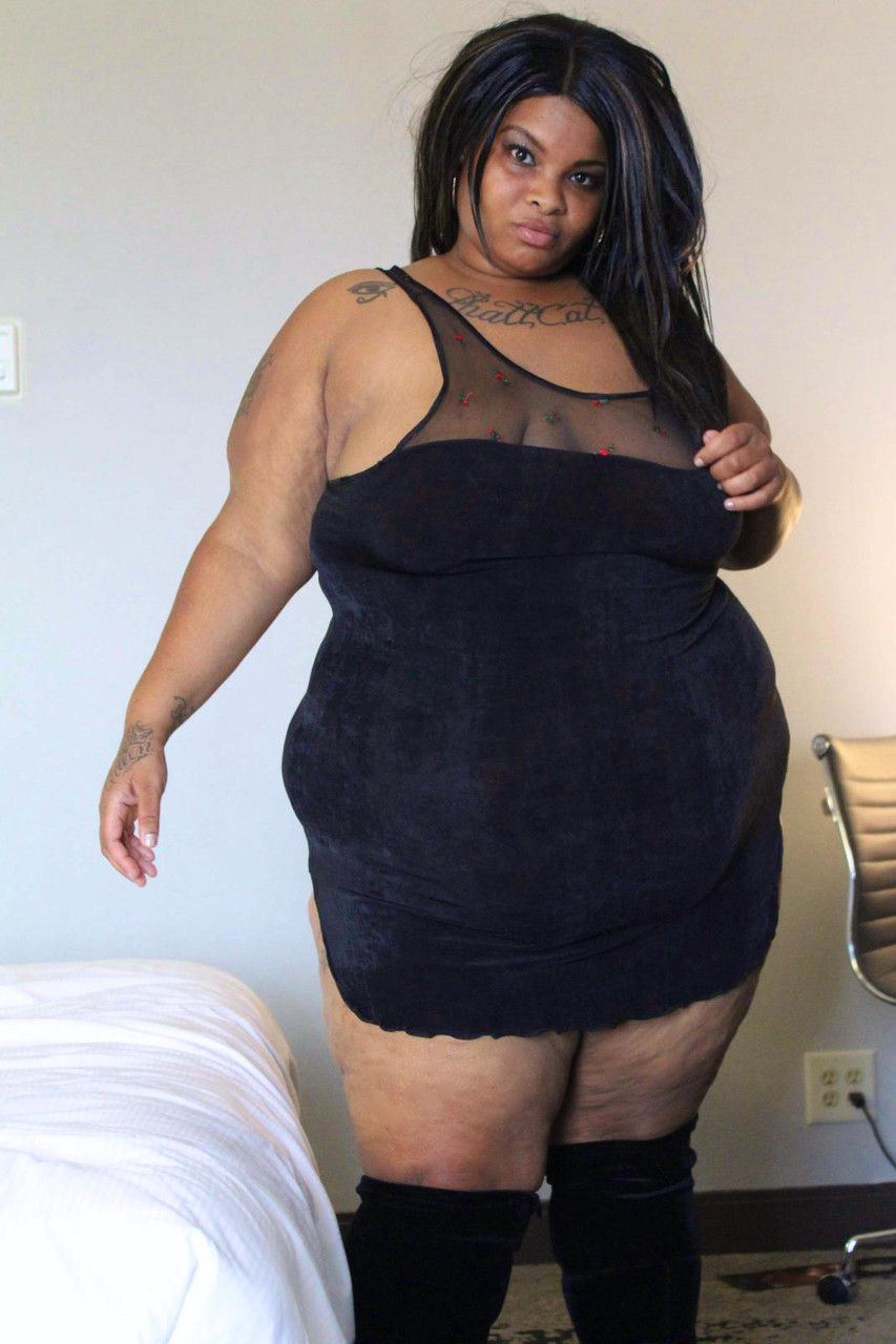 Ebony SSBBW Carmel Squirtz releases her massive ass from a black dress