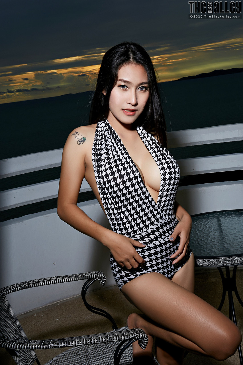 Beautiful Asian girl Linlin gets totally naked on a seaside balcony  