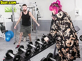 Greedy inked tranny pounded in analhole by bigcock gymbro