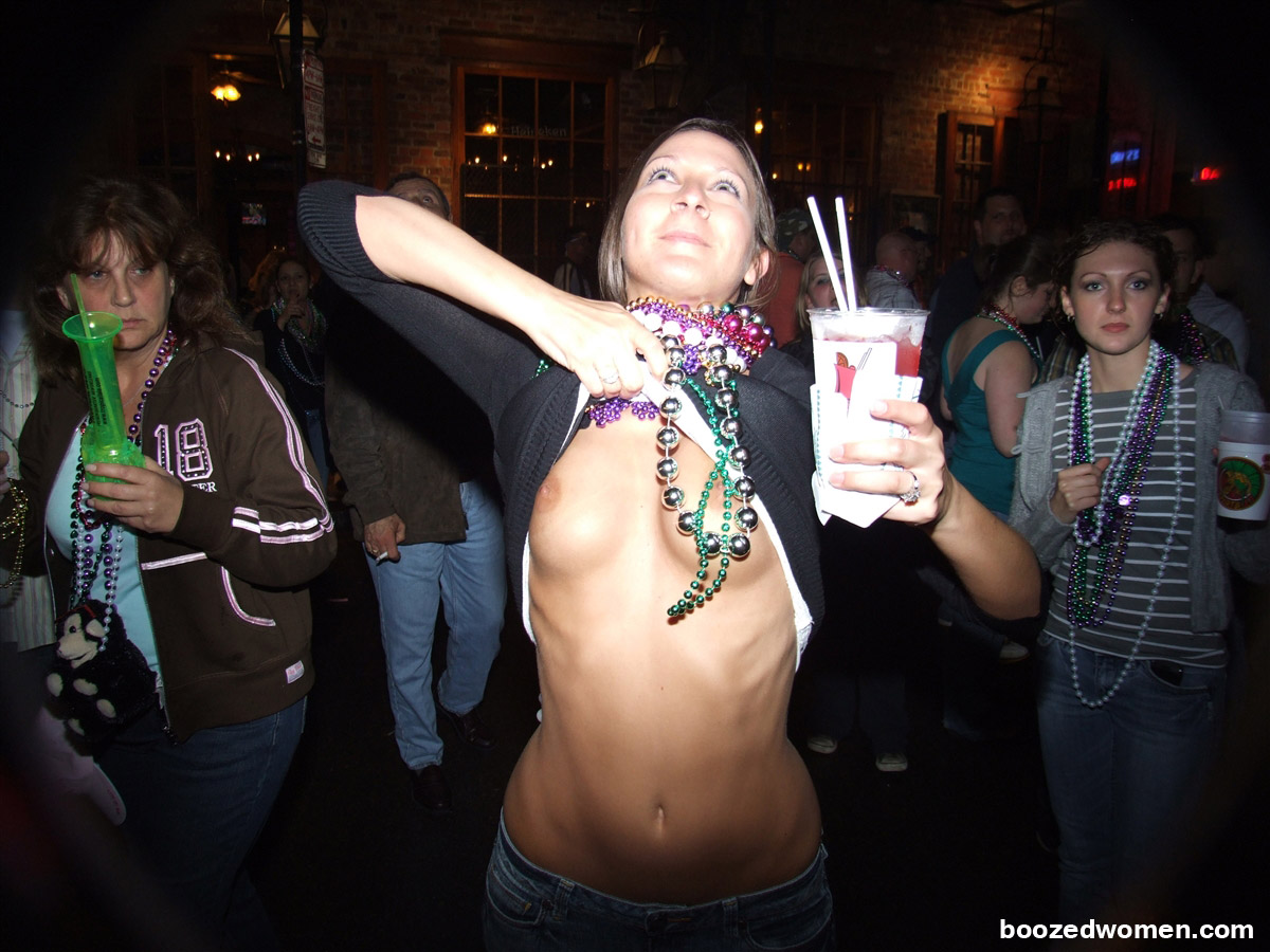Hot And Wild Party Girls Drunk And Flashing At Mardi Gras