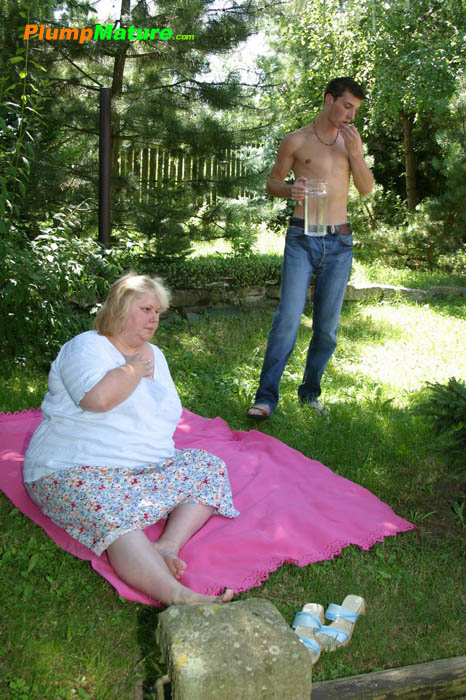 Blonde Bob Gives Head To A Lucky Stud Alfresco  
