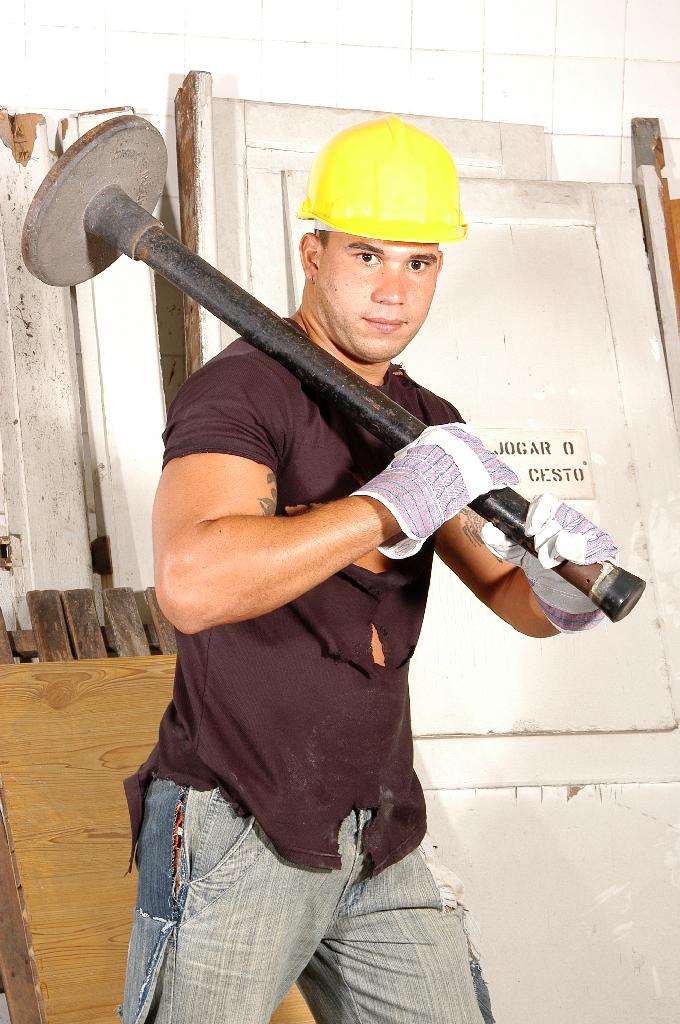 Check Out These Macho Workers As They Get Horny And Screw Ea...