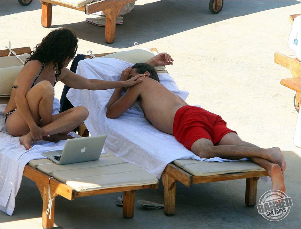 Milf Celebrity Lisa Edelstein Ooks Tempting In Bikini On A B...
