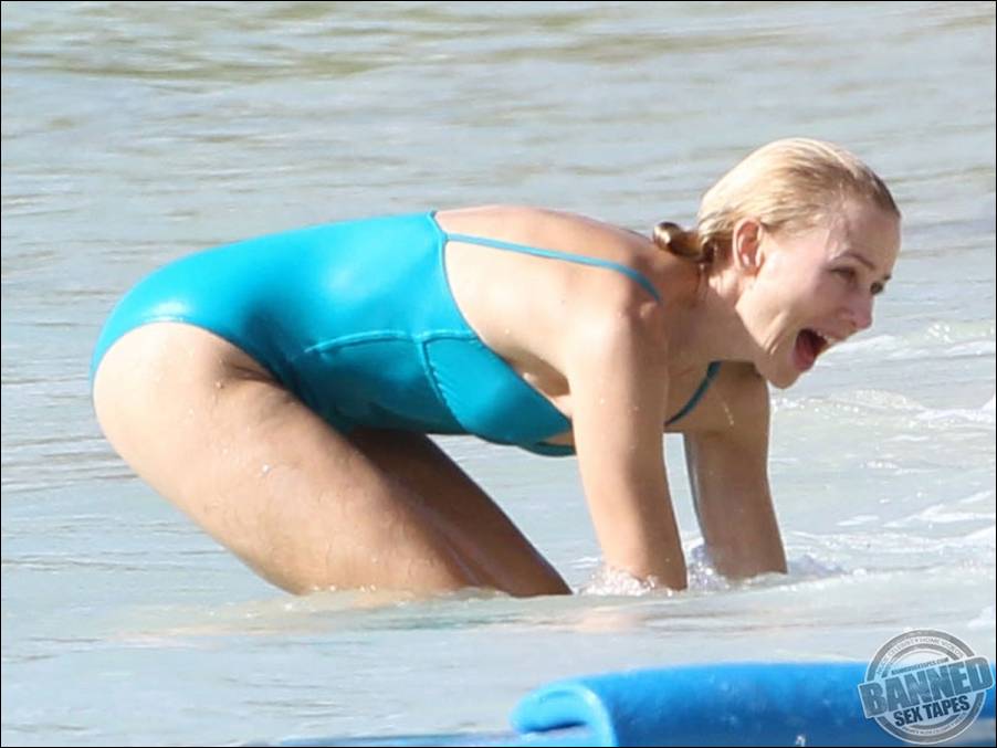 Celebrity Naomi Watts Shows Her Huge Cameltoe In Wet Bikini
