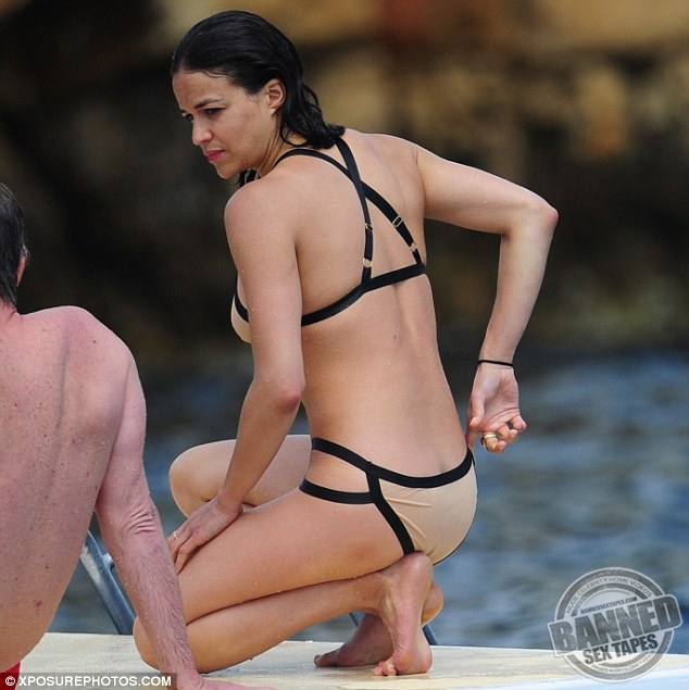 Celebrity Michelle Rodriguez Caught By Paparazzi Wearing Bik...