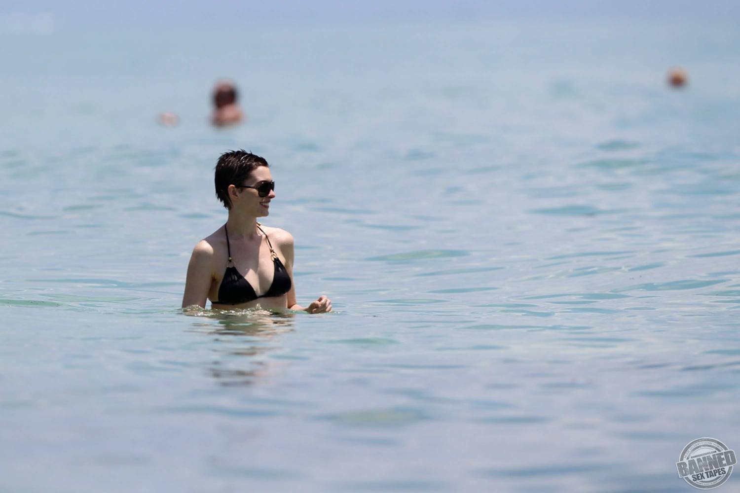 Celebrity Anne Hathaway Caught Relaxing In Black Bikini In A...  